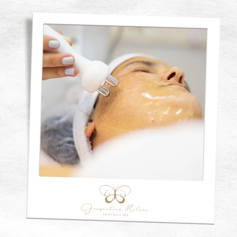 O valor varia conforme o protocolo e os produtos usados. Na Jacqueline Milani Estética & Spa, a limpeza de pele tem preço justo, avaliação gratuita e pode ser agendada com facilidade pelo WhatsApp.